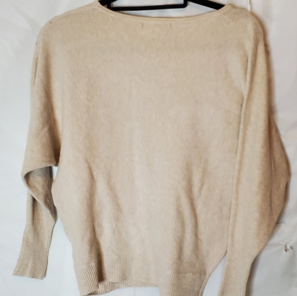 T Tahari Crewneck Sweater in Creme Size Small - Picture 7 of 8